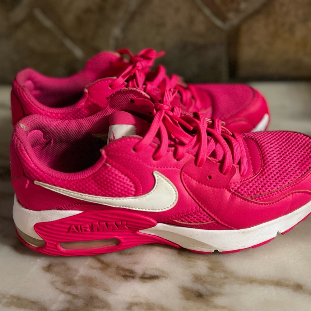 Nike Women's Air Max Fuchsia Sneakers